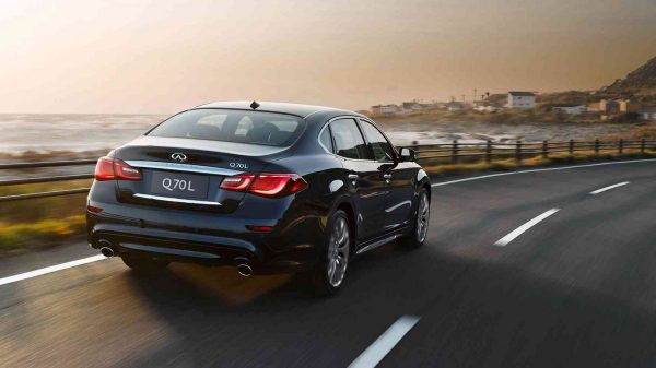 q70l-on-road_fix.jpg.ximg.l_6_m.smart.jpg