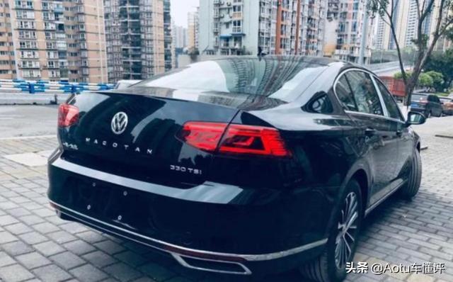大众迈腾“暗夜王”太帅！颜值霸气，神韵犀利，车尾带字幕